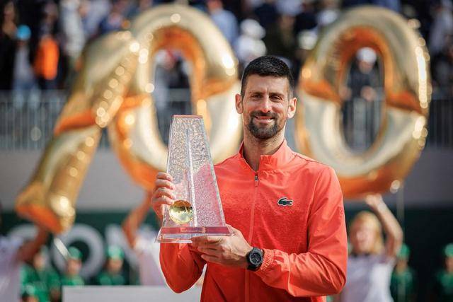  德约科维奇回归赛场，回归赛场首场状态亮眼，DWG观众沸腾！